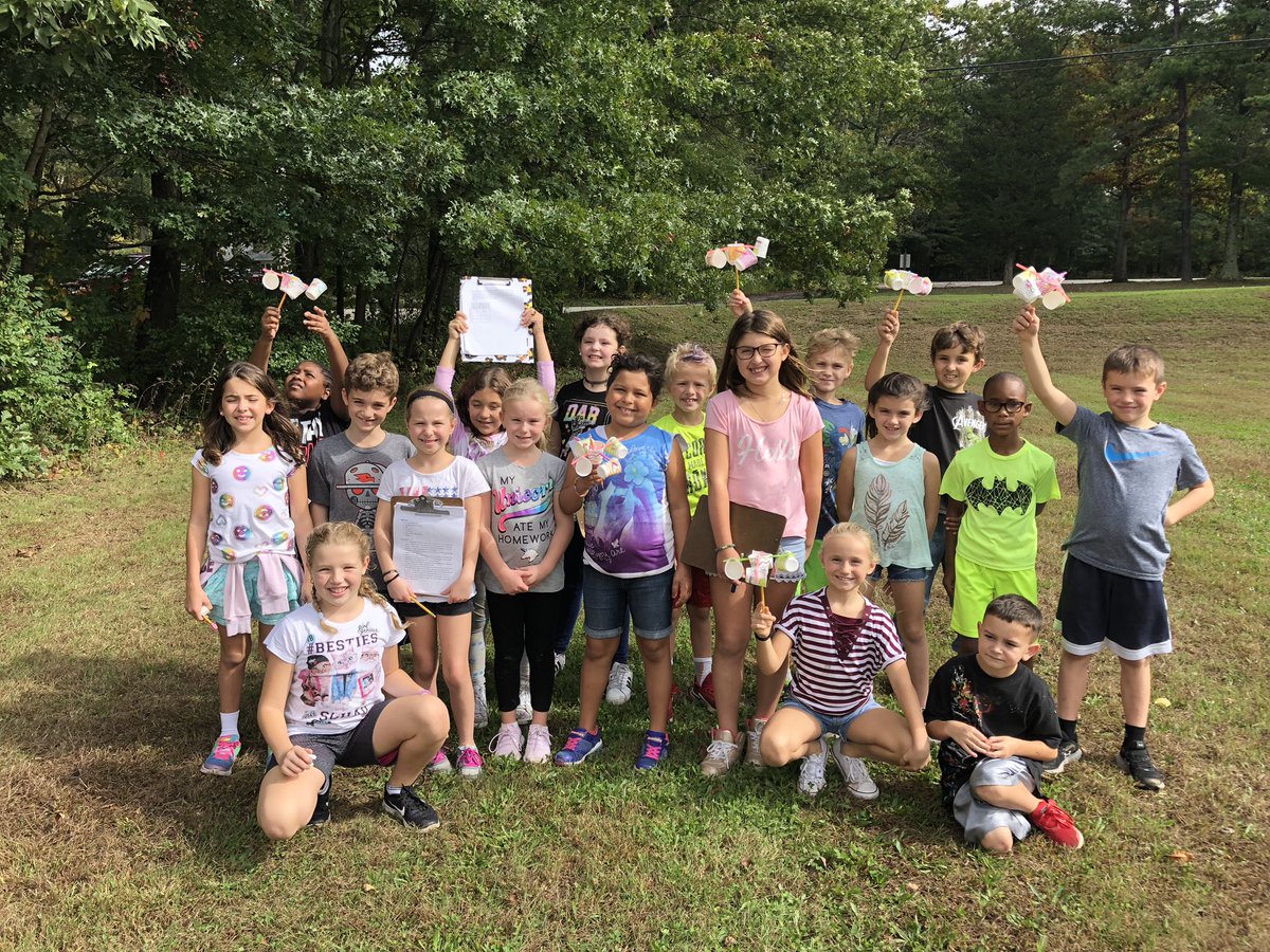 Perfect day to test our anemometers! 💨 #PKthirdgrade <a href="/MrsJVMiller/">Jennifer Miller</a> <a href="/WMScienceIA/">Coleen Weiss-Magasic</a>