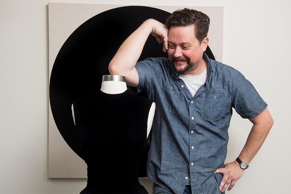 MASSCreative's tweet photo. “One of the most interesting and revolutionary things I’d ever looked at,” says Boston artist @chasejason about “Singularity Black,” an incredibly dark pigment that absorbs 98.5% of light! Learn more at https://t.co/HnzveMXKpG https://t.co/7ioxByjKgZ