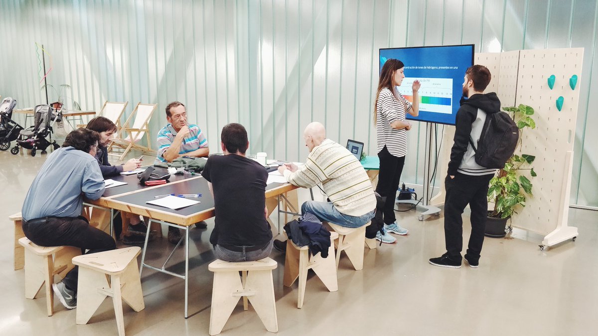 TBKmedialab's tweet photo. Tres talleres y varios grupos trabajando al mismo tiempo, intereses y personas de todo tipo dando sentido a nuestro laboratorio ciudadano. Otra tarde movidita y productiva. 😍 https://t.co/pxsjUPS6Kl