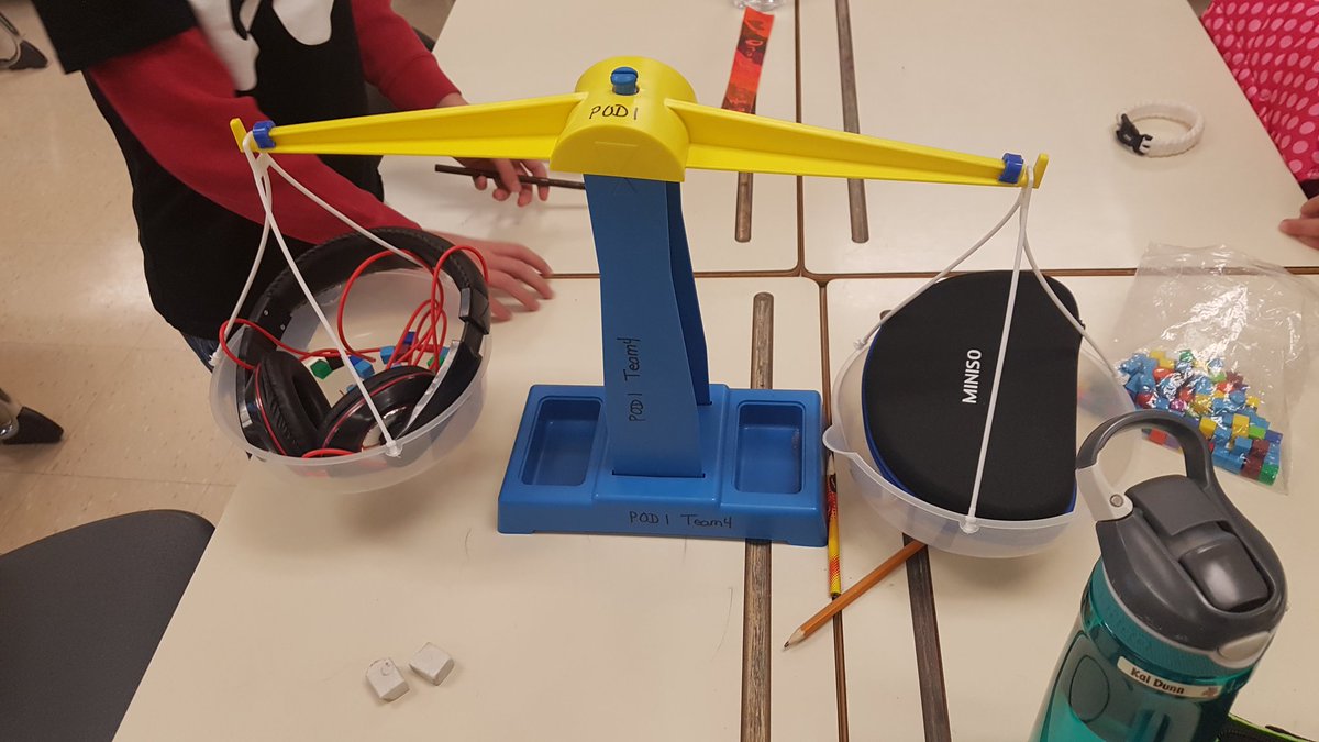 Soaringingrade3's tweet photo. Using scales and balances to explore non standard measurements of weight and mass! #CBEmath #hawkwood3s https://t.co/OIjWnfib8g