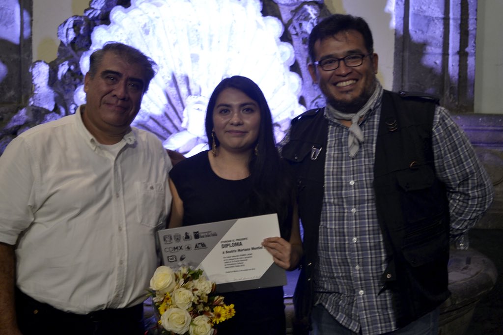 CDI_mx's tweet photo. Felicitamos a Mariana Montiel Sánchez quien recibió el Premio Nacional de Periodismo Cultural René Aviles Favila  2018, por su proyecto Ku'xul K'opetik, Palabras Vivas", que aborda el rock indígena de #Chiapas. 😎🤟🏽
Disfruta de este proyecto aquí 
➡️ https://t.co/znGgcRHz3p https://t.co/0rX34q1imd