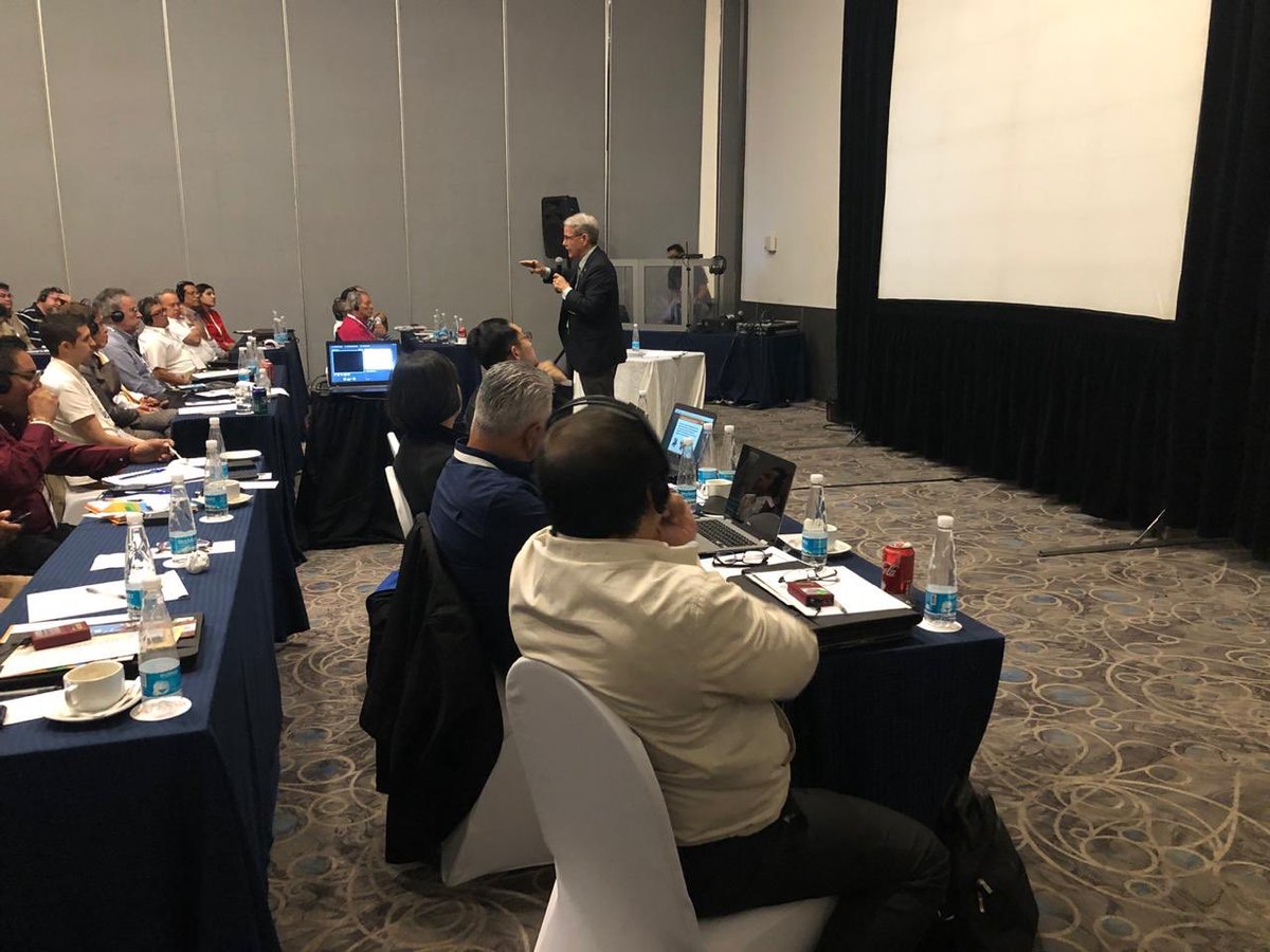 DanyHuertaConde's tweet photo. El @INDAABIN y la Federación de Colegios Valuadores @FECOVAL_AC capacitan a Peritos en la Solución de Problemas de Valuación de Tierra, instructor Jefferson L. Sherman y Stephen D. Roach @AI_National en Congreso Mundial de Valuación Tijuana 2018 @comuvati2018 https://t.co/kvp6G6pVnW