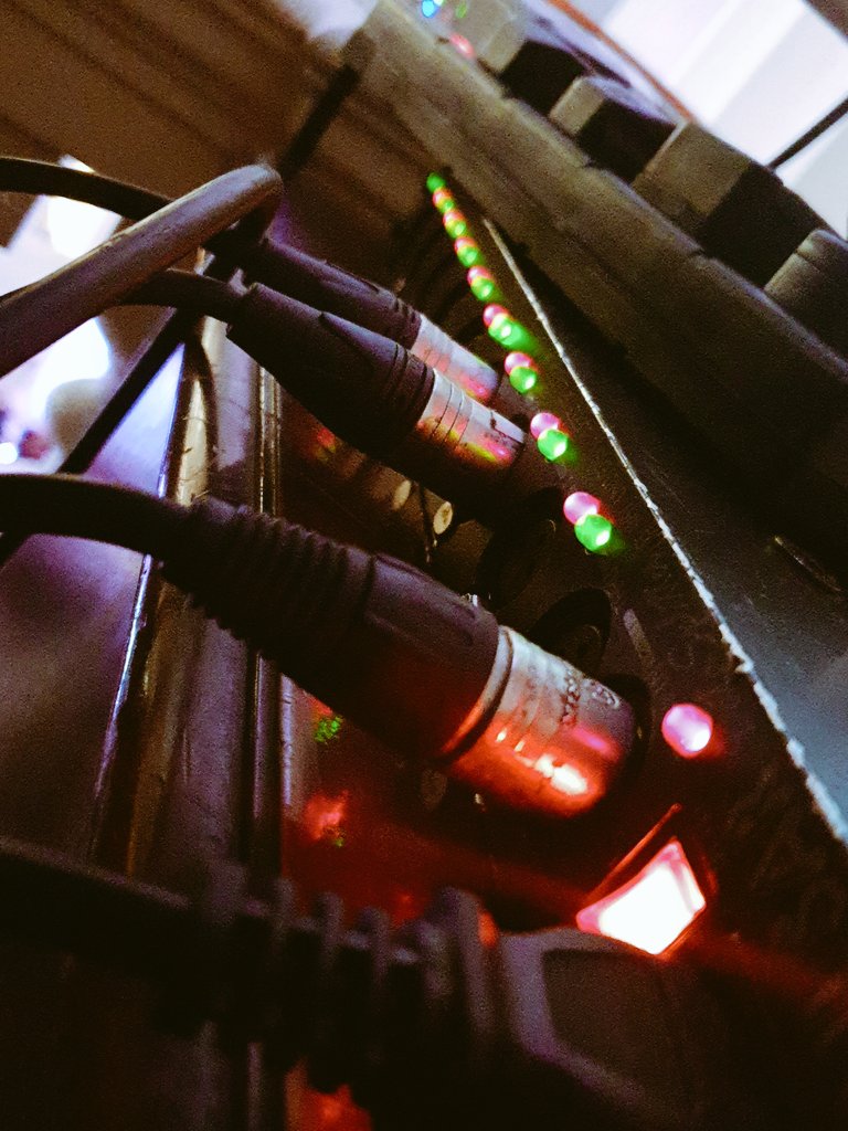 mmm_doug's tweet photo. Pro tip..
If you're a lighting technician, always carry a DMX splitter in the van! 
The amount of time it's bailed me out the dog house is unbelievable. Useful bit of kit ✌️ https://t.co/Rj32YczA3j
