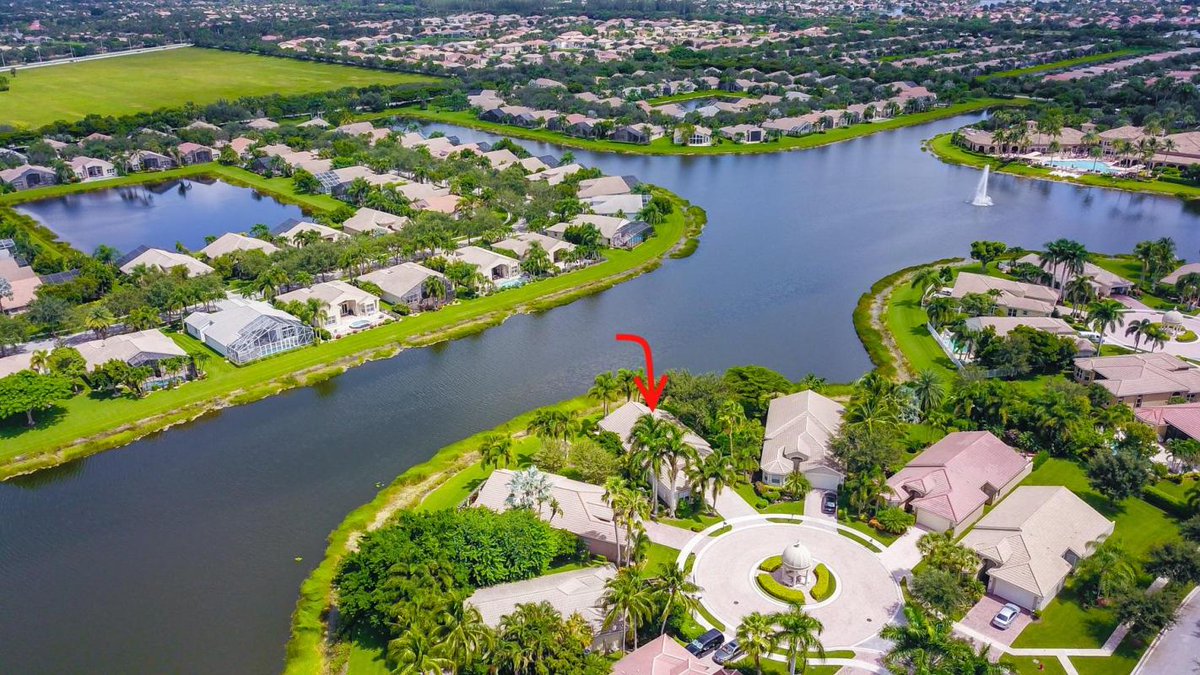 BanachSonia's tweet photo. It's deals like this that hardly ever stay on the market! #beautifulhome #homesweethome  https://t.co/L3KLK1cTst https://t.co/bbn8j9fFEs