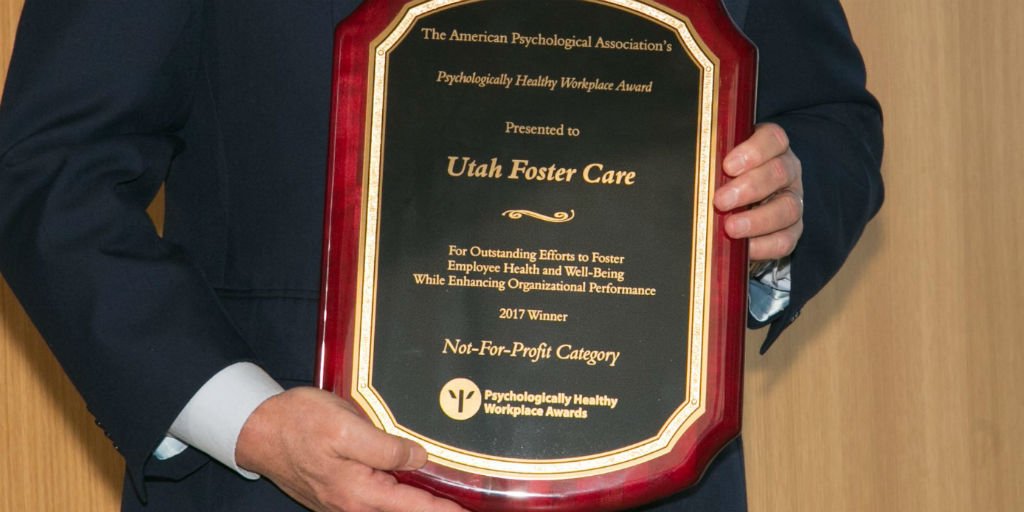 APA_excellence's tweet photo. Want to know more about how you can use psychology to improve your workplace:

our website: https://t.co/s7FIYv8BiI
newsletter: https://t.co/tzdmZSSkb3
follow @DrDavidBallard 
apply for the Psychologically Healthy Workplace Honors: https://t.co/rLSkJvQpEd

#ifebplive https://t.co/AN9JOv1aLd