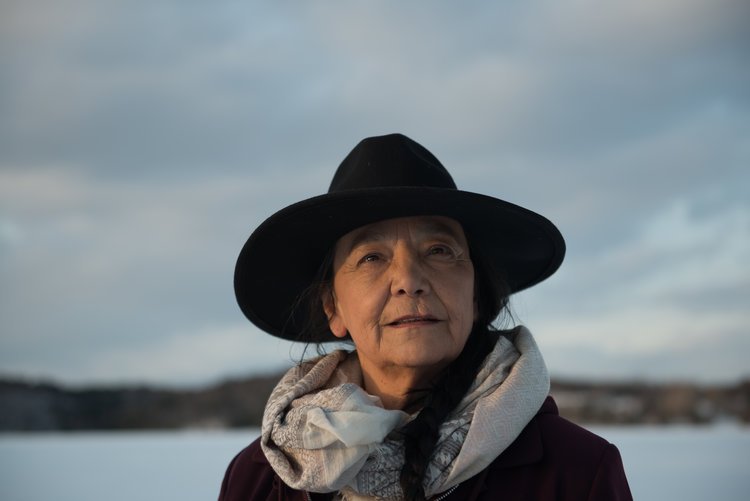 barbara45_20474's tweet image. So happy @SJIWFF is featuring Canada’s fabulous @tantooC in Falls Around Her by director @darlenenaponse Oct. 20 #indigenousfilms #cdnfilm #womeninfilm