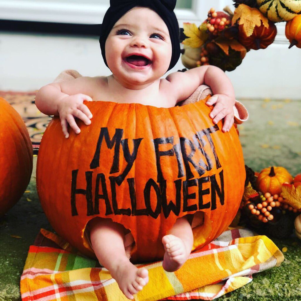 HelloNewmann's tweet image. Hey @TheEllenShow Happy October from my niece Claire! She’s excited for her first Halloween 🎃. 
Some of her favorite things include: Dancing to all of @official_tWitch ‘s funky beats (while watching your show), FARTING on demand, and @jtimberlake !! 

@emont22 @newman_molly