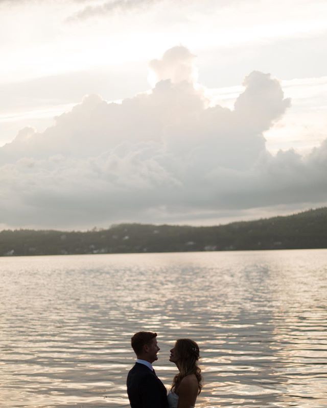 Those last few minutes after sunset are always the best ❤️⠀
It’s even better when these moments happen on your wedding day 🎉

#loveintentionally #adventurouswedding #radlovestories #thebelovedstories #heyheyhellomay #sharethelove #adventurebrides … ift.tt/2QJJnrj