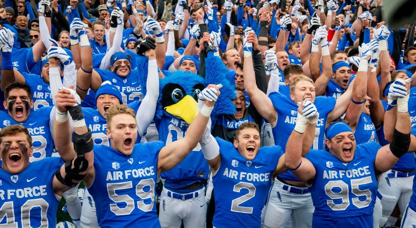 Falcon8fan's tweet photo. I love my Falcon Football Family! #BoltUprising #SunkNavy #BeatSDSU #TheClevelandShow #Smitty10 #TSmith #BB49 https://t.co/wL16zVqxEn