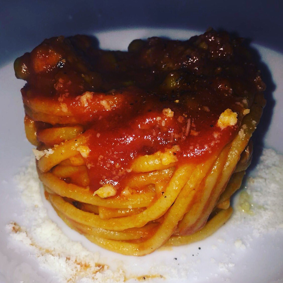 Handmade bigoli with sauce of leeks sausage pees and tomato covered with fresh parmesan and black pepper ❤️ #CreativChef #love #kitchenschool #bolognafoodbrand #italiankitchen #italianrecipe #dreamingusa #sponsorshipneeded #italianevent #ChefLife #Foodie #Cook