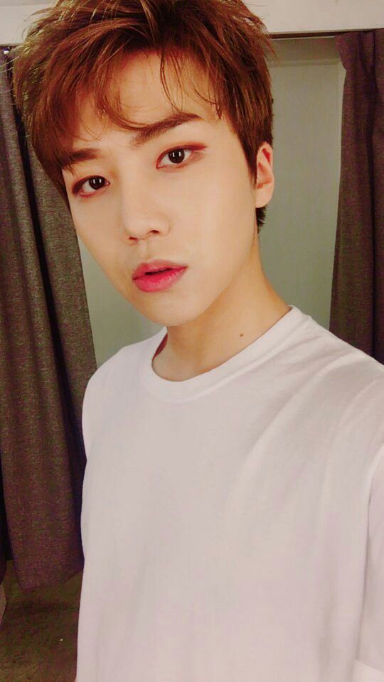 ludimila_098's tweet photo. #2YearsWithJinho  #펜타곤_2universary #FOR_PTG
JINHO QUE É O MAIS VELHO DO GRUPO SÓ Q ENGANA COM SUA CARINHA DE BB E É CLARO POSSUI UM VOCAL SUPER MARAVILHOSO https://t.co/JczDNX8EDj