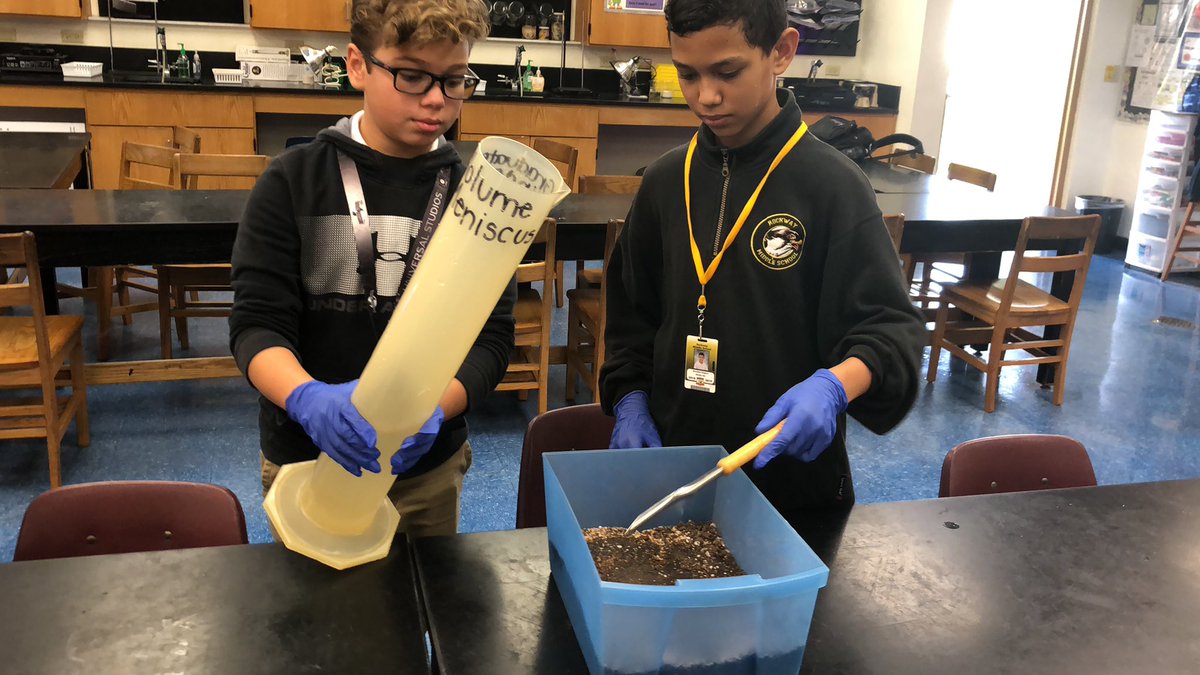 miliren's tweet photo. Rockway MS planting day. Students ask about the “elevation” data; how do you calculate it? why is this information needed? @rmsfalcons @GrowBeyondEarth #sciencedeptrocks @MDCPSSTEAM @STEMDesignation @FairchdChallnge @NASAVeggie https://t.co/vf676AsF3n