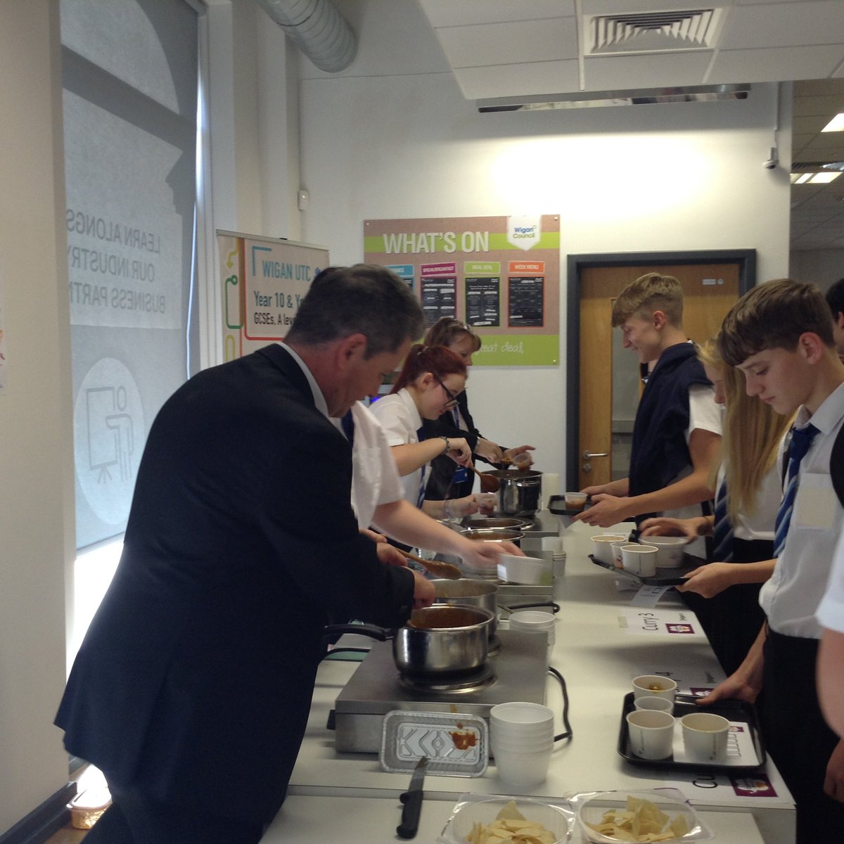UTCWigan's tweet photo. We welcomed a guest speaker who shared his experiences of working in the Mental Health system for #WorldMentalHealthDay

Staff and students took the time to talk during our Curry and Chaat event, involving a tasting competition to raise funds for the Mental Health Foundation https://t.co/2bv1dUD8Ri