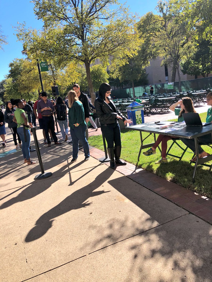 UNToffcampus's tweet photo. #NonTradWeek #UNT #GMG 😎🦅 https://t.co/Bv6sxbfQgP