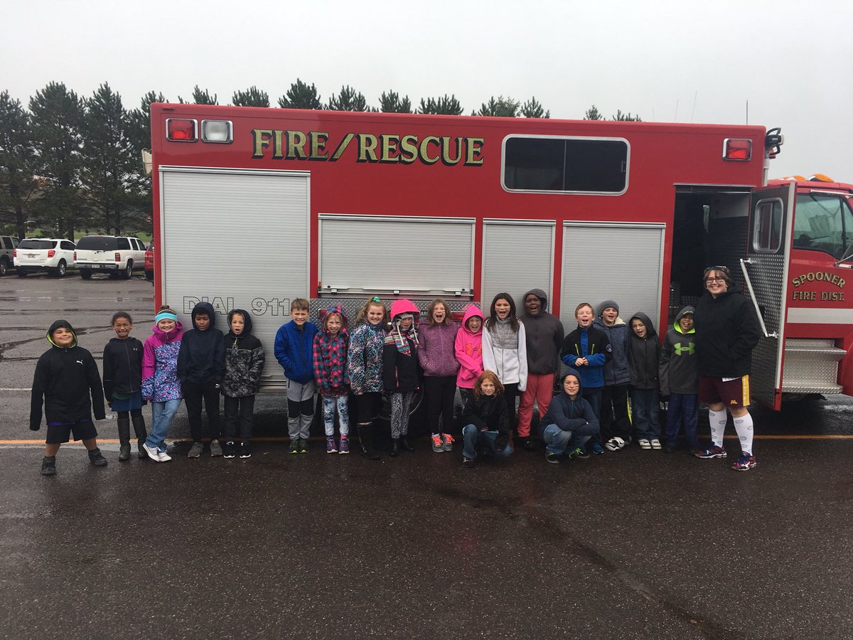 SmithTweetTales's tweet photo. It was cold but we learned a lot! #SmithTweetTales #SpoonerProud @SpoonerSchools https://t.co/1f9nriCS5U