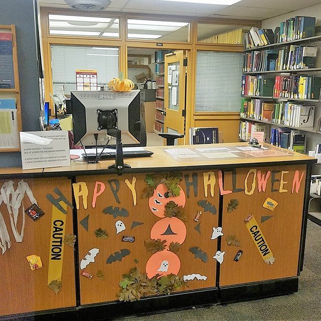 umnlib's tweet image. Math got you scared? The Mathematics Library can help with course reserves, quiet study spaces, and some festive decor.
#MathLibrary #DontFearTheMaths #HalloweenFun #WalterLibrary ift.tt/2NydgbT