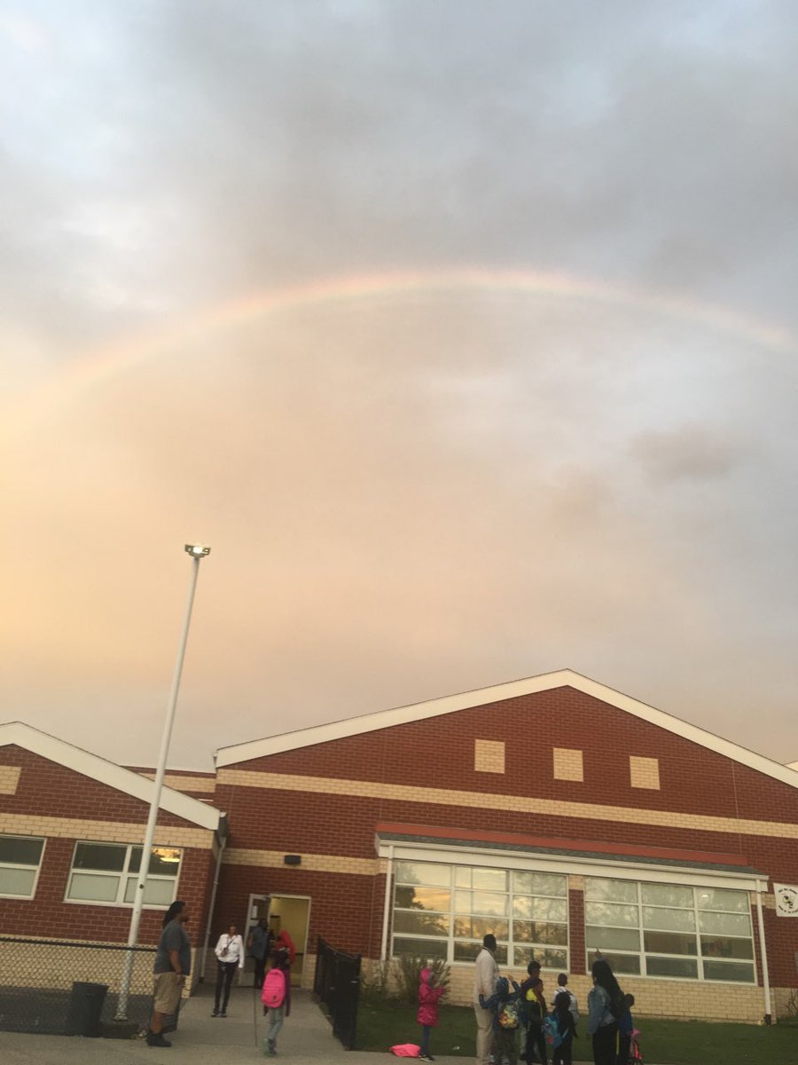 hillvic14's tweet photo. This is a beautiful sign that we are going to have a wonderful day at Roll Hill School! #Iamcps https://t.co/bmKDmMCVCN