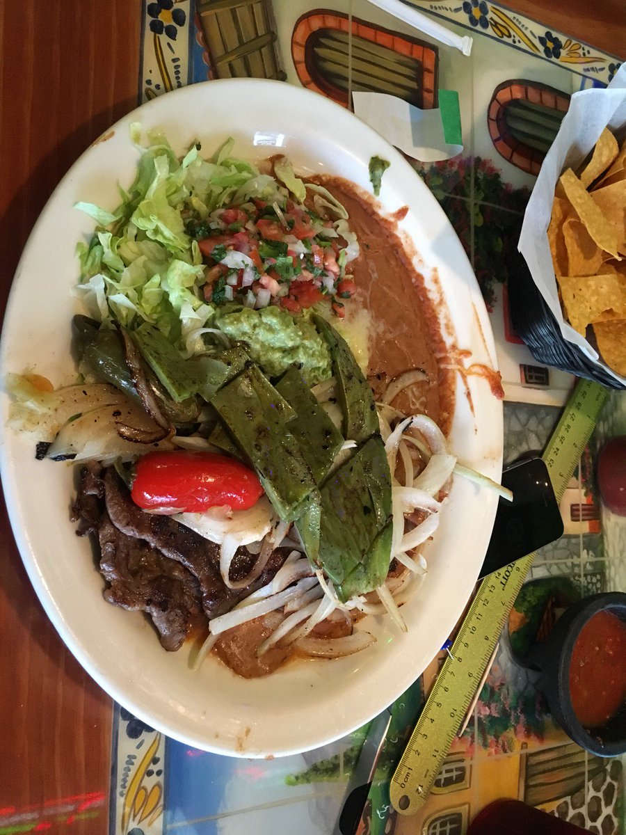 veacherodriguez's tweet photo. "Muy buena la carne asada con nopal" #FoursquareFind @ Señor Tequila https://t.co/rjcCDzIZoF https://t.co/Kjd22yEsuD