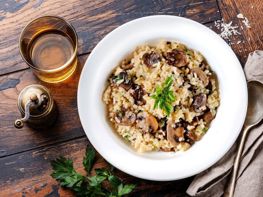 TakeoutKit's tweet image. Through their wonderful aroma and taste, truffles can take us away to Italy. 🇮🇹Our Italian Truffle Risotto Meal Kit begins with an earthy blend of mushrooms &amp;amp; is finished by folding in a fragrant truffle sauce, parmesan cheese, and chives. 🖤  #takeoutkit