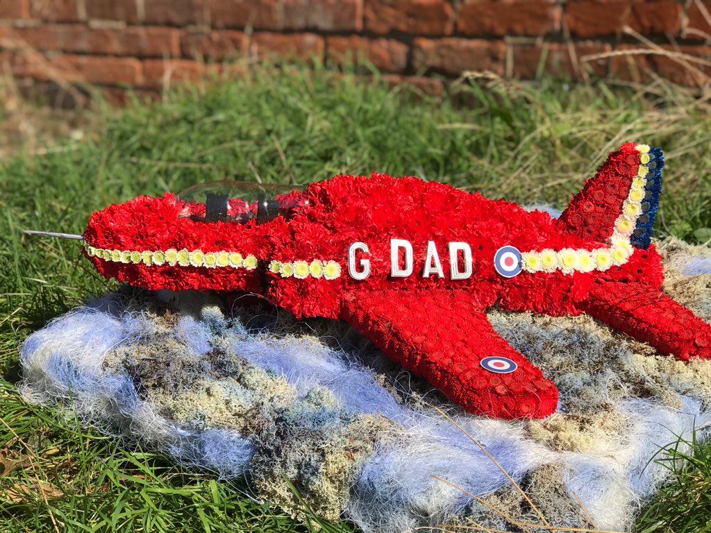 Raysflorist's tweet photo. #redarrows #redarrowplane #bespoke #createdbyamanda #raysflorist #professionalflorists #inthesky #funeraldesign #3dtribute #buylocal #shoplocal https://t.co/H62wQPjRUQ