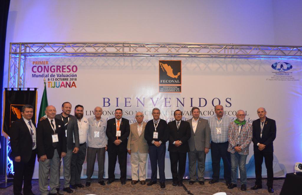 FECOVAL_AC's tweet photo. El Ing. Rodrigo Peña Porchas, presidente de #FECOVAL, en compañía de 12 expresidentes de nuestra institución, reunidos en nuestra 4ta Asamblea Nacional en el marco del 1er Congreso Mundial de Valuación #comuvati2018 https://t.co/31UEkozogT