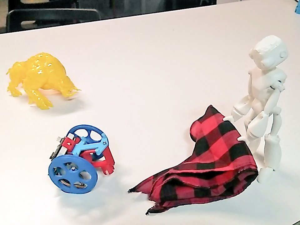 ZGZMakerSpace's tweet photo. #bequi toreando un #escornabot para las fiestas del #Pilar2018 
#makers en #Zaragoza
#impresion3D https://t.co/cduGMBlm3z