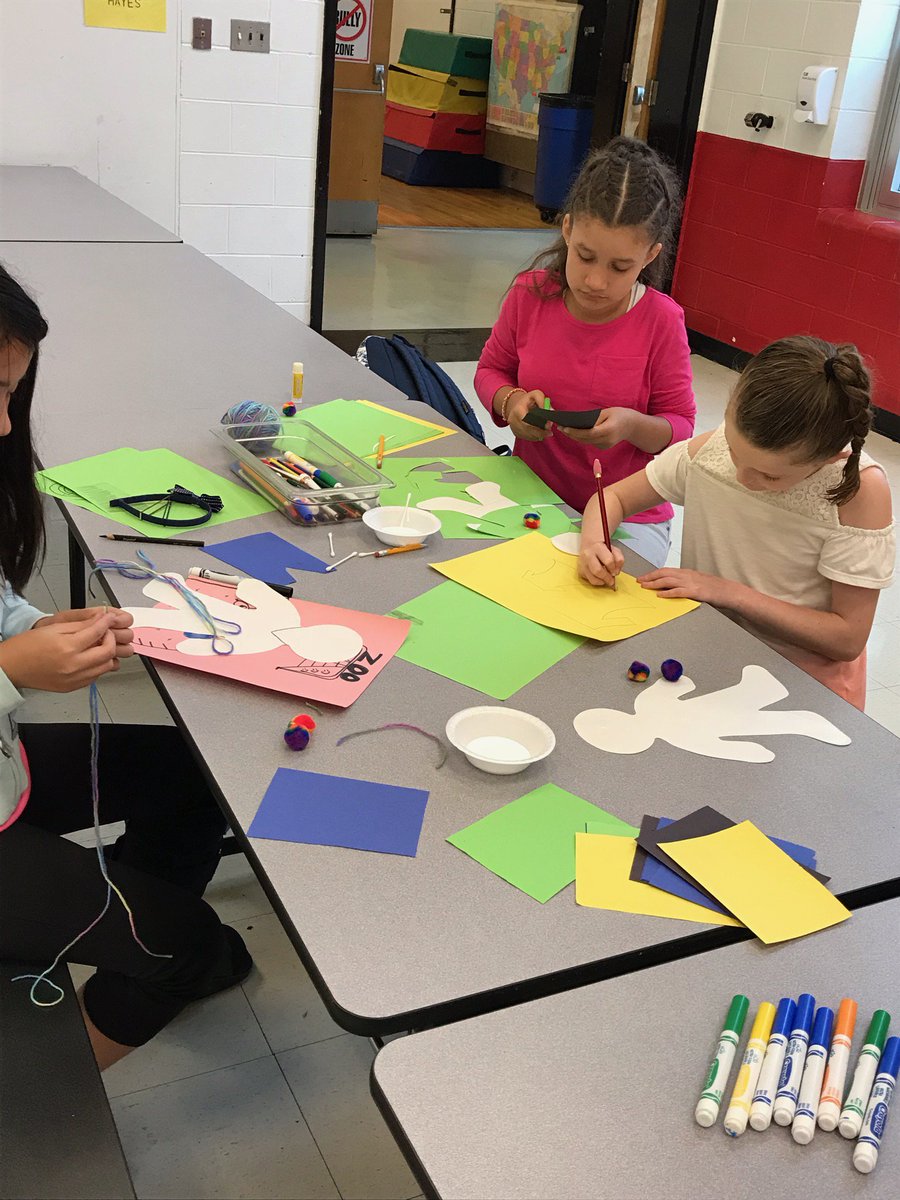 Our Collins Aftercare crew turned this half day into a crafty one! They had lots of fun making scarecrows...seen here: Connor, Brooklyn, Rileigh, Jillian, Charlie, Victoria, Skyler and Sophia!