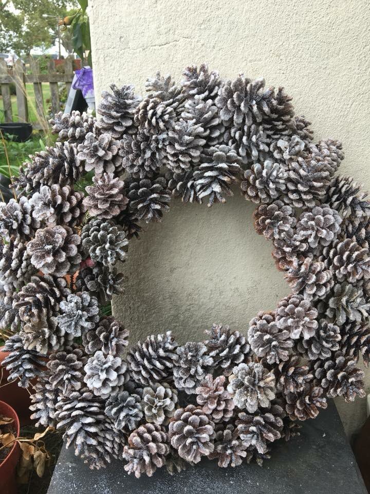 Another stall to add to the list of visiting is this one... Fill your house and outdoors with Natural decorations, wreaths, table decorations and paper crafts! So Christmassy!! Love it!! 
🎄🎅🏼🤶🏼 🎁 ⛄️ ❄️