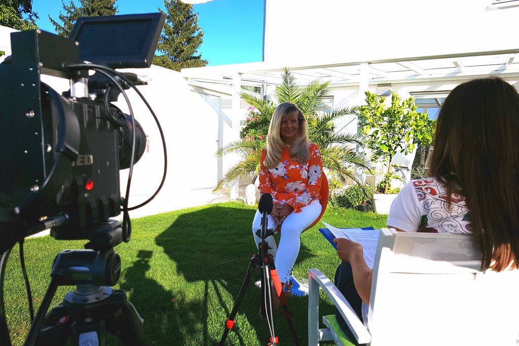 IN_flowmotion's tweet photo. Interview mit Rita Hess #imagefilm #personaltraining #aquajogging #Ernährung #tomatis #ingolstadt #Bayern #filmmakers #redepic #sennheiser #inflowmotion https://t.co/RWdzXXAyIq
