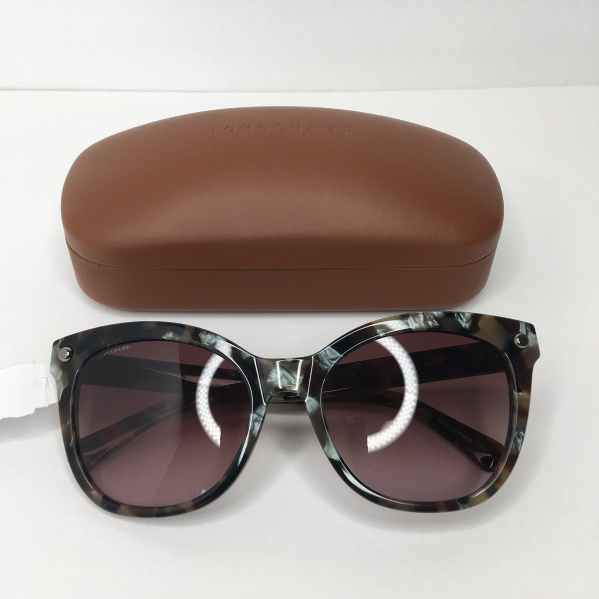 alwaysinleopard's tweet photo. #Womenssunglasses #Womenseyewear #Longchampsunglasses #Giftideasforher #Christmasgiftideasforher #Falleyewear #ebayrocteam #womensfashion #gottawearshades Currently available in my #ebaystore https://t.co/yCJ7ZbPYRg https://t.co/TsFCqlSLtx