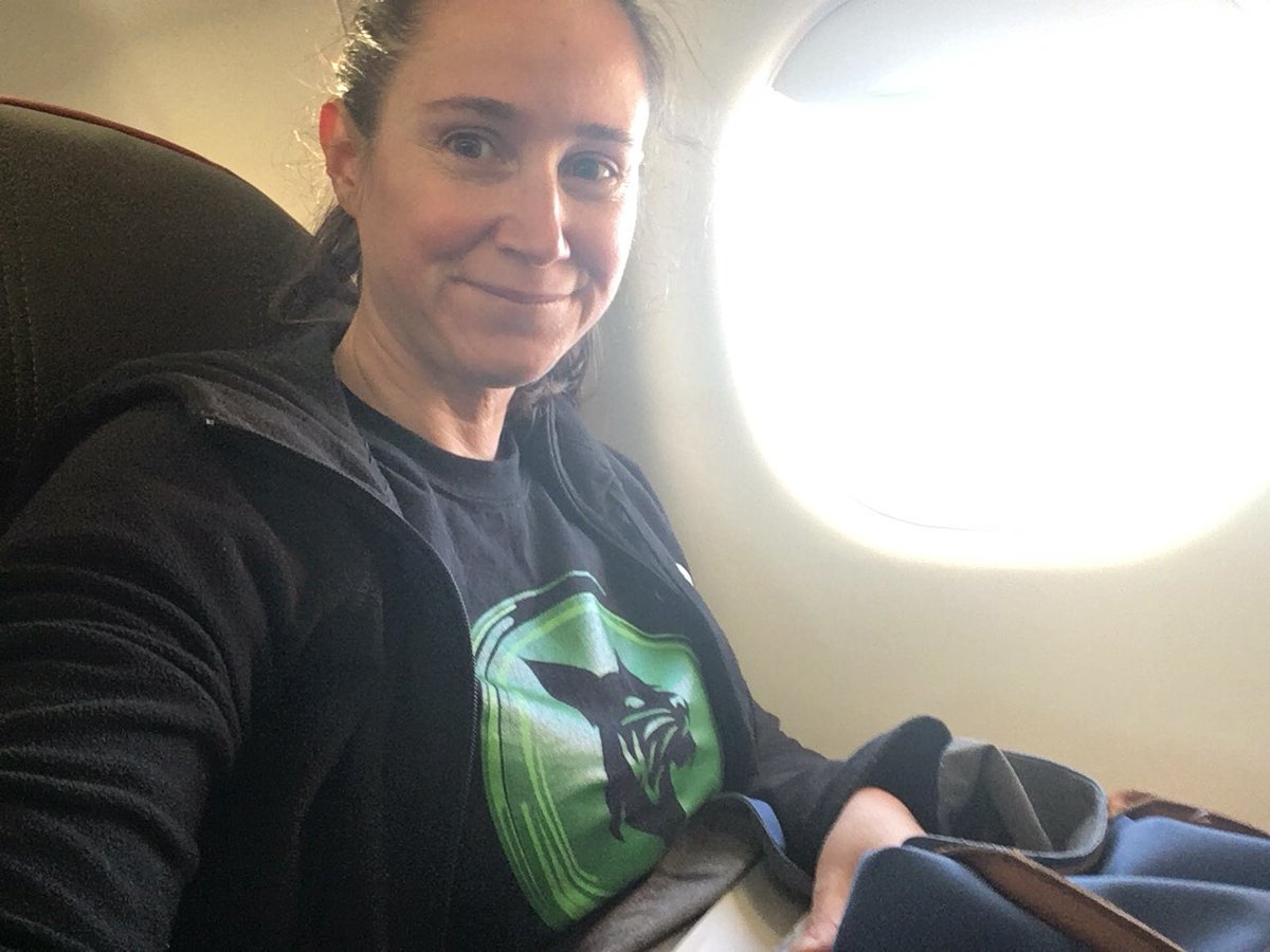mathyadriana's tweet photo. Awkward boarding selfie on my way to #SACNAS2018 wearing my @BatesCollege #greendot tshirt! So excited to see my familia! #truediversity #ABS #LPSLI16 #ALI18 https://t.co/RCB58yqHxg