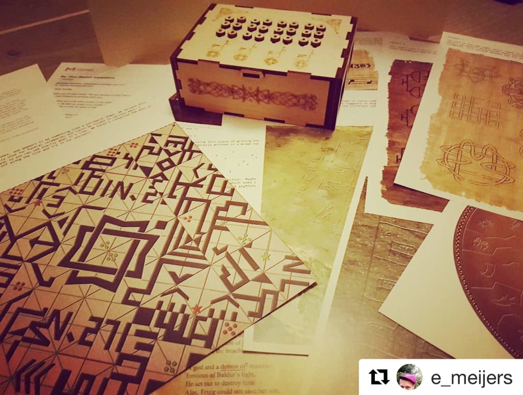 GetPostCurious's tweet photo. Lovely capture of the final package, part 4, thanks to @E_Meijers!
*
*
*
#tabletopgaming #puzzlegame #postcurious #norsemythology #lasercut #puzzle #game https://t.co/LyhwE1fKtE