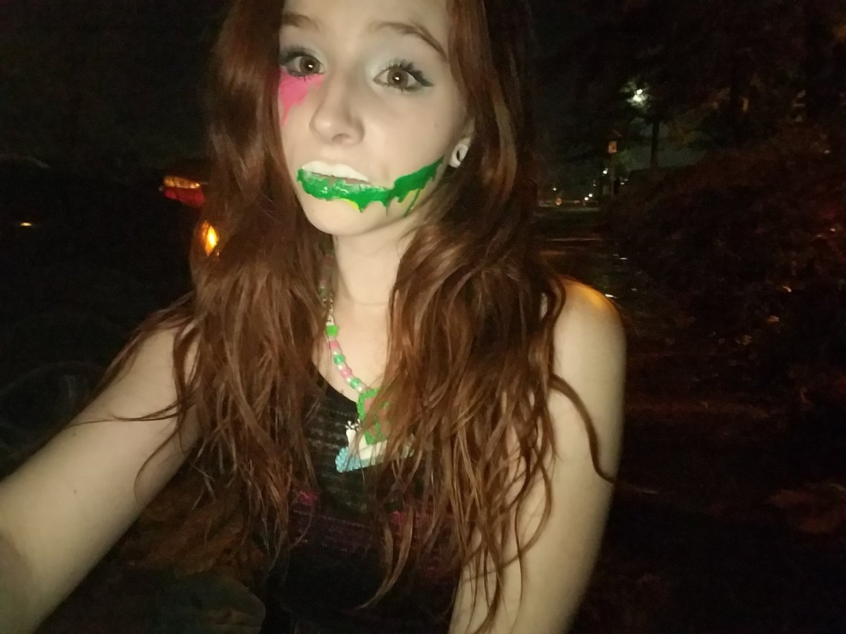 dabielle_'s tweet photo. Throwback to the HDYNation Tour 2016 the very first time I saw @snailmusic when he was opening up the dome for @FLOSSTRADAMUS ๐ญ๐
Debating on breaking out my face paint saturday for round 2 of the Shell Tour๐ hmmmm๐ค
#vomitsquad #theshelltour #snailedit #fucksalt https://t.co/GaOMXH7t3n