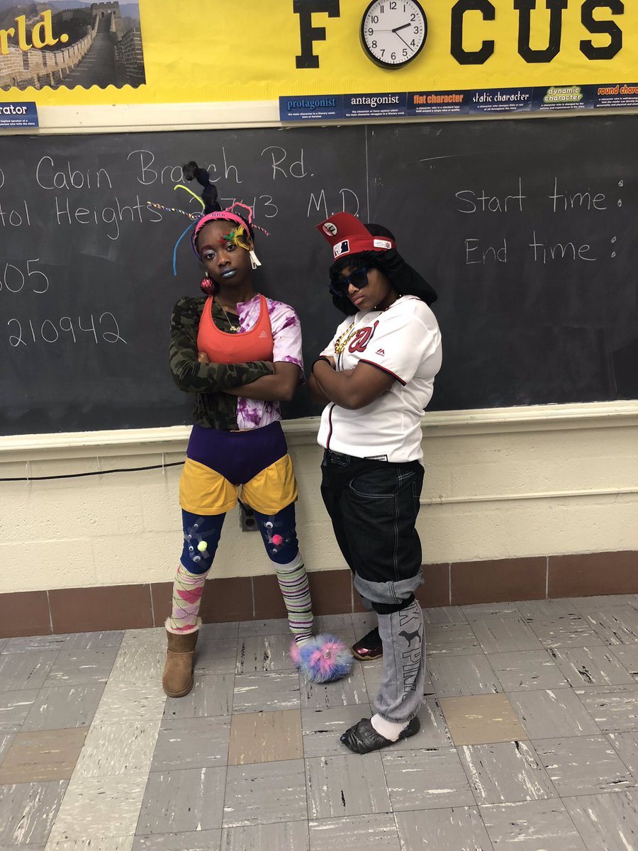 ayee_itssmeena's tweet photo. Wacky Wednesday 🤡🤪
U already know 2020 took another W today!!
 #CHSspiritweek https://t.co/E4iBTMxYAv