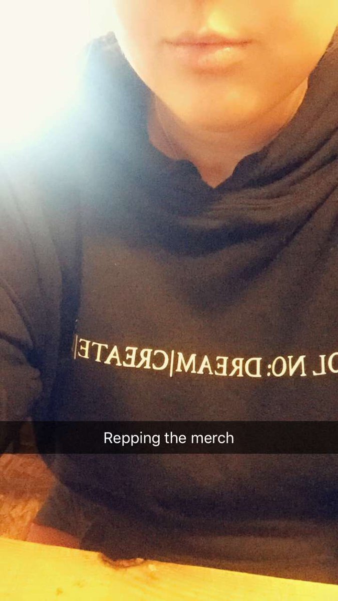 RMGray_94's tweet photo. Been repping the @MrGreenPhoto merch today for #collectivenorthuk. Featuring my massive bottom lip #alwayspetlip #merch #videoproduction #productioncompany #hoodie #branded https://t.co/LKoBmPTUQy