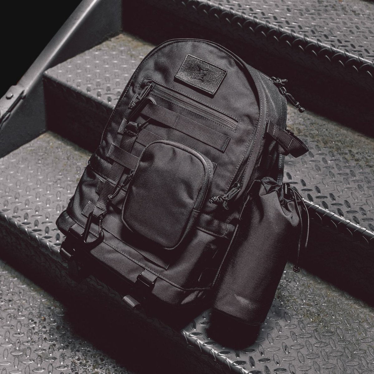 nixon logic camera bag