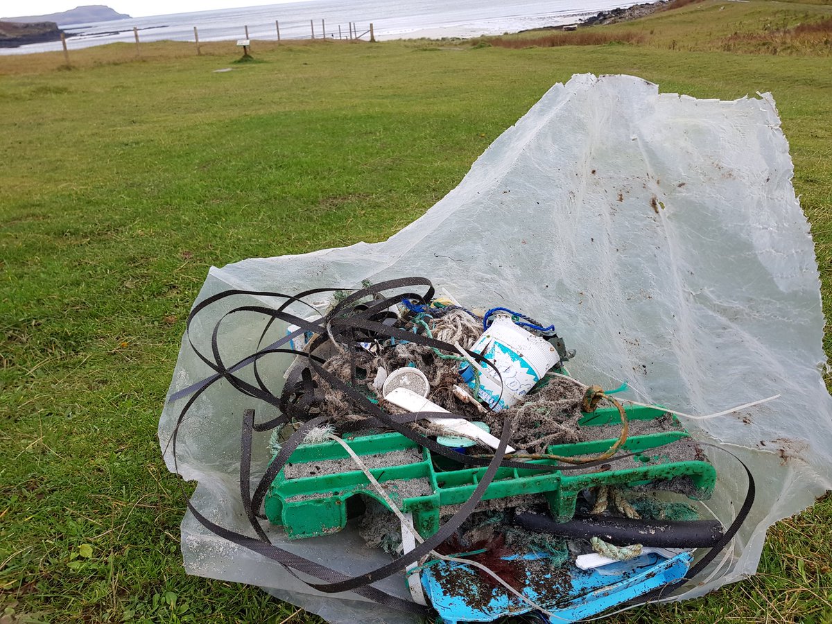 Look what we found in 30 mins <a href="/CalgaryBayMull/">FriendsofCalgaryBay</a> . If everyone just picked up 1 piece of plastic what a difference that would make on your local beach  #beachcleanup . A lovely lady came up and thanked us which made our day. #DrowningInPlastic <a href="/lizbonnin/">Liz Bonnin 💙</a>
