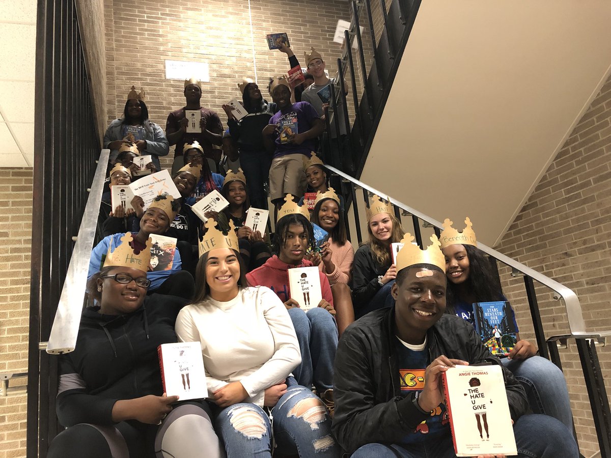JessycaMathews's tweet photo. First ever #CABookDraft happened today!
Best day with seniors so far!
We celebrate books because it gives us freedom and empowerment 👏🏾💙✊🏾 #cavspride @CarmAinsHS @CMattern21 https://t.co/zNUksWYh2i
