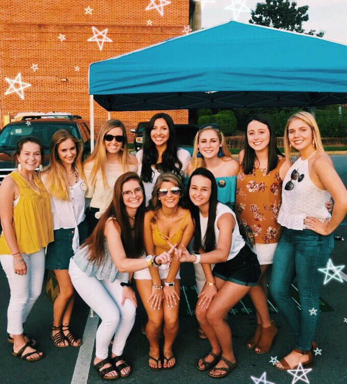 Wishing homecoming was every week🤩 We had so much fun supporting our president <a href="/lindseymcghee/">Lindsey Webb</a> and getting to hang out with the men of @saetnal!