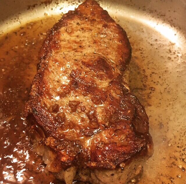 KitchenSprout's tweet photo. #WineWednesday #Toronto Run 🏃to .@dilisos located in @StLawrenceMkt #AlwaysFresh #LocallyRaised #NoAntibiotics #NoHormones #ShopLocal
#HomeChef #PanSearedStriloins #Tarragon #GrilledAsparagus #GrilledSpringOnion #RoastedRosemaryPotatoes #CheersFromToronto🍷🥩🍷🥩🍷🥩 https://t.co/H3RwHhQwpX