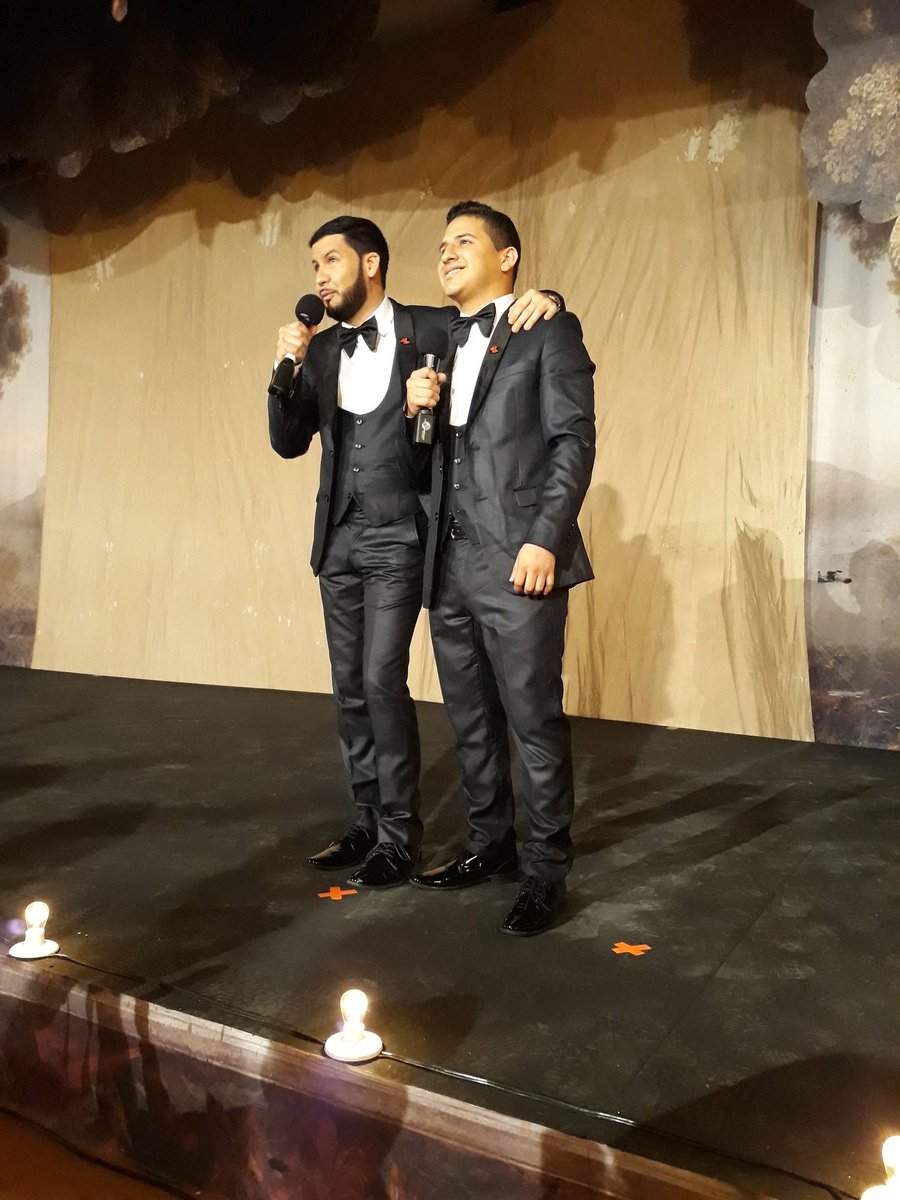 A si de esta forma cada uno de los integrantes de <a href="/ElRecodoOficial/">Banda El Recodo de Cruz Lizarraga</a> van presentando cada cancion que fue grabada a dueto con los diferentes artistas en su disco #80AñosDeMúsicaEntreAmigos Vol. 1 💿💿🎵🤠📷📻🎧 <a href="/rcynthiarivera1/">cynthia rivera ruiz</a> <a href="/ARprensayrp/">AR Prensa y RP</a> #iiUUU