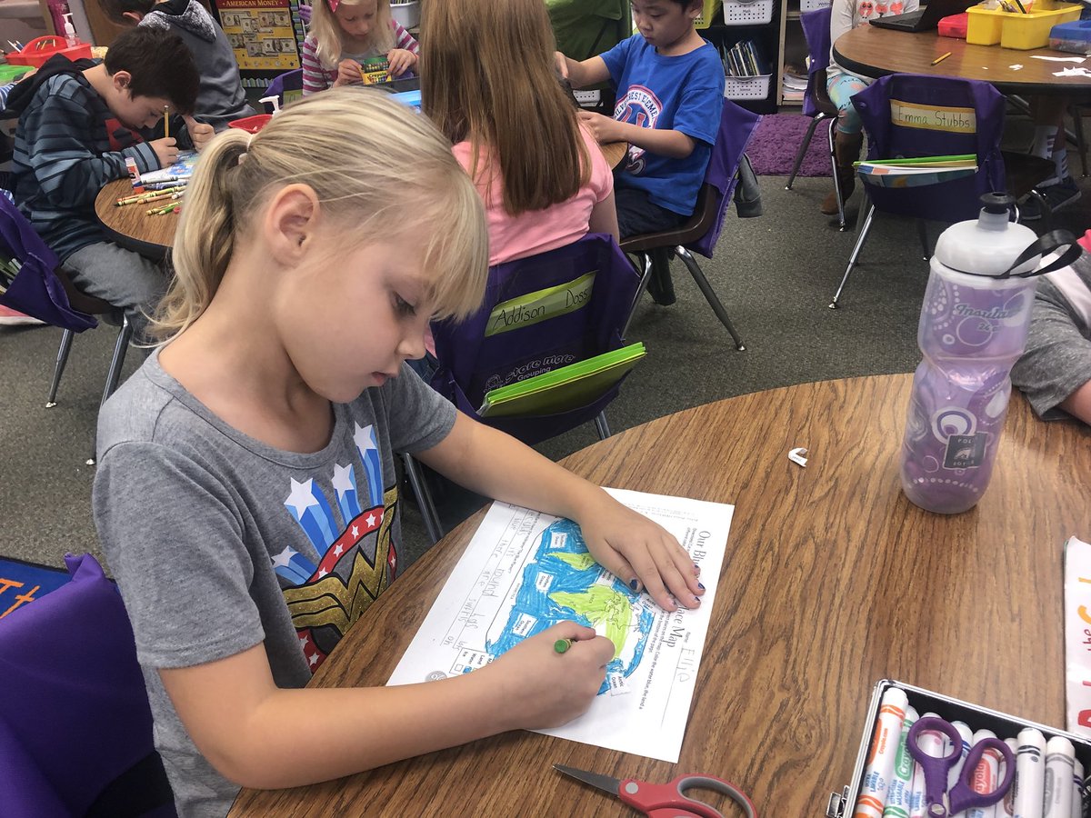 TeamNunamaker's tweet photo. Why is our planet nicknamed “The Blue Planet?” Inquiring 2nd graders are finding out. #CPSBest #CPSScience101 #MillCreekCPS https://t.co/Z4SfgPXTF6
