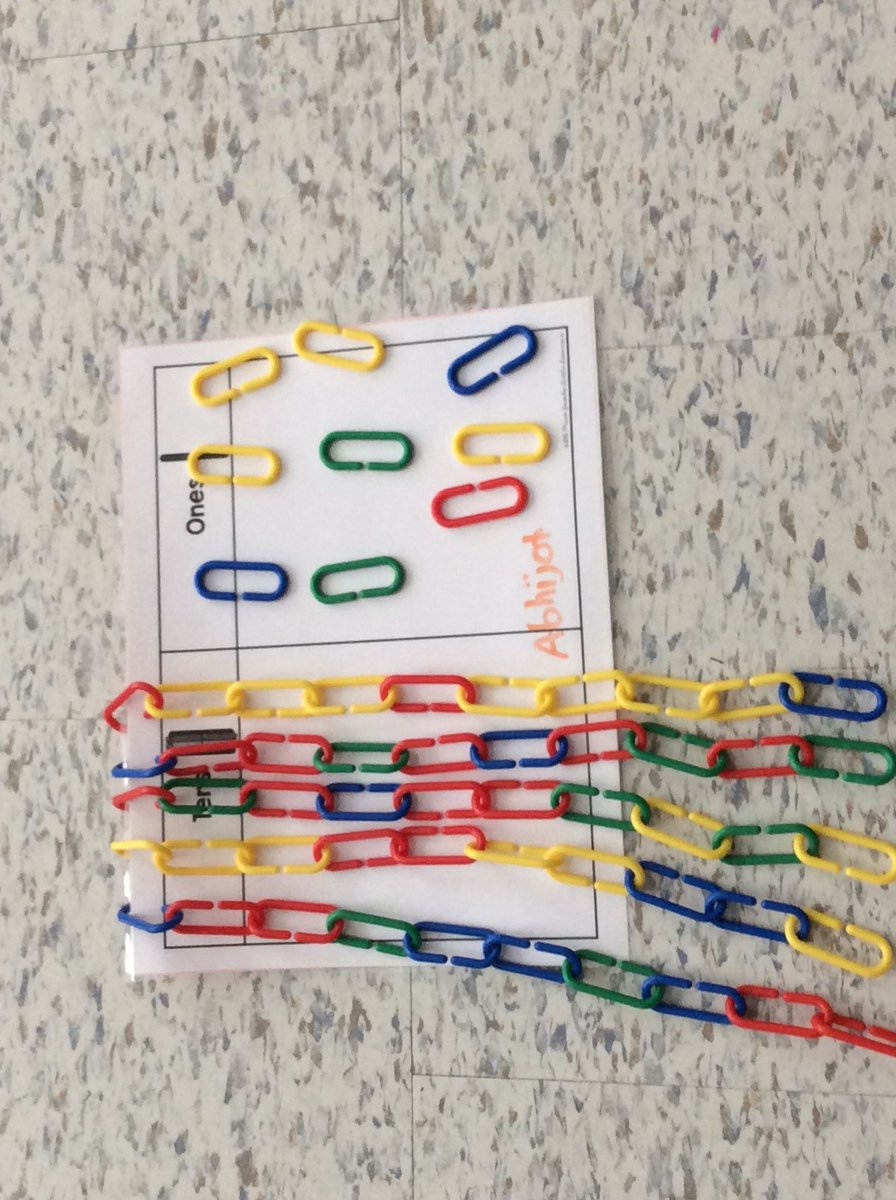 MissTaitclass's tweet photo. Grade 2s working on their understanding of place value today during math centres #groupsoftens #oneditigitperroom #makingtheirteacherproud https://t.co/5qTKEvUZo7