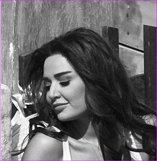 أحن إليگ في كل ليلة 
تعانق روحي روحگ
وتسبقني خيوط الليل
لحلم وأنا بين يديگ
#جنون_السلطان 
#رمال_الحرفGp
#رذاذ_الحروف