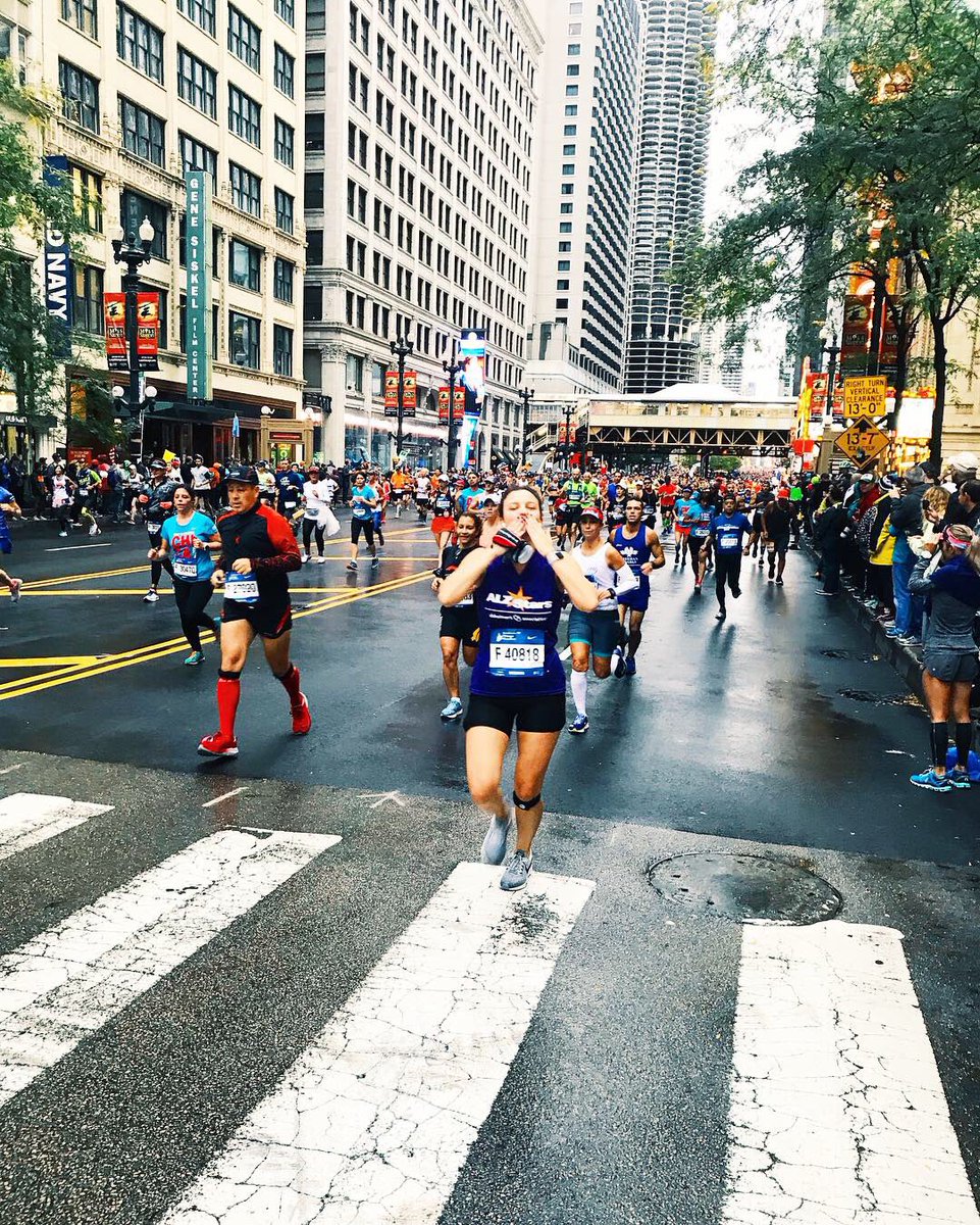 legacymarketing's tweet photo. We’re so proud of our coworkers who ran in the #ChicagoMarathon this weekend! Recovery beers are on us 🍻 #ExperienceLegacy https://t.co/b6elk6AO0W