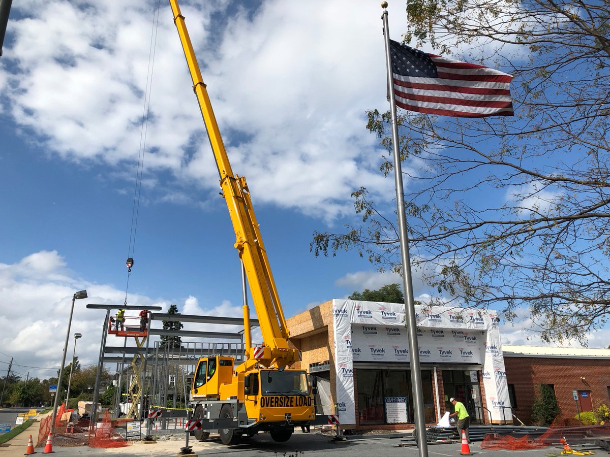 garmanbuilders's tweet image. Look at that crane! Setting the steel today! The countdown continues! bit.ly/2Oe0qAX #designstudio #buildingmakeover #newbuilding #garmanlititz