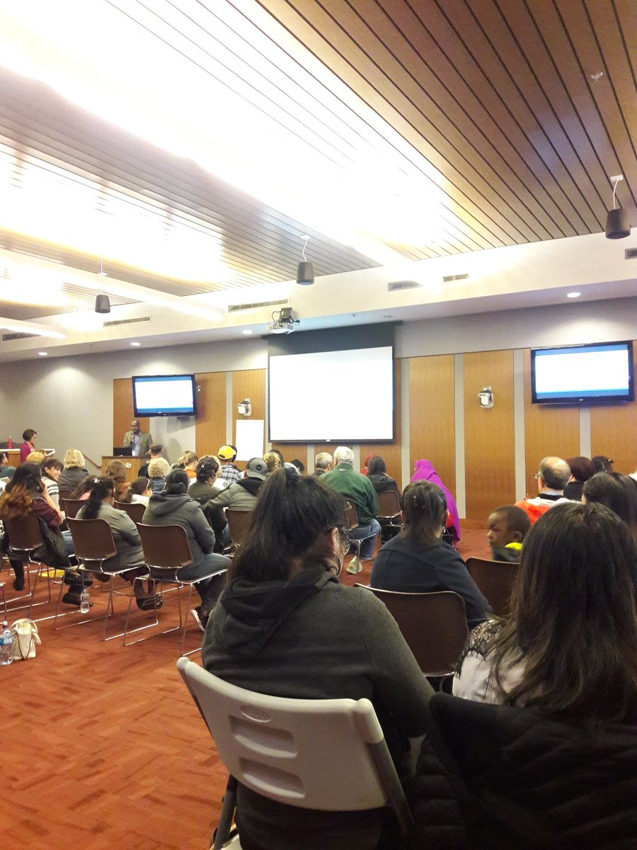 AaraJohnson's tweet photo. Impressed by over 200 people coming together to celebrate the 870 students who received bilingual seals at @MPS_News! @MPSGloEd @MPSMultilingual #MultilingualMN #ELEquity @MNEEPRaceEquity https://t.co/gZFBwOMKNq