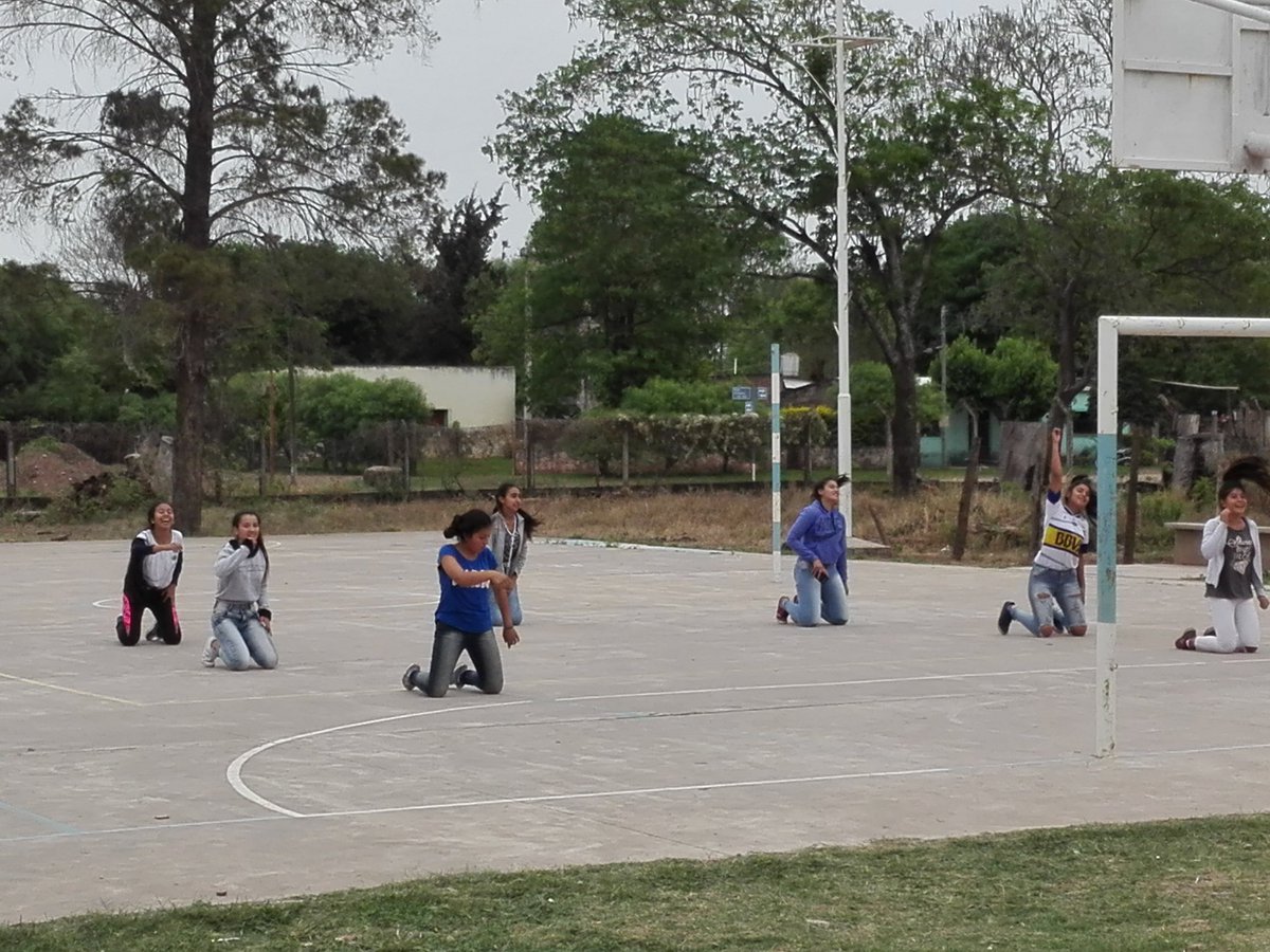Vale21082's tweet photo. #ColegioSecN5037AnexoRiodelValle
#TallerdeDeporteBaile
@MariaElu15 @fguillesaavedra @AlancayDel @UrtubeyJM https://t.co/jCHrwyf1EU