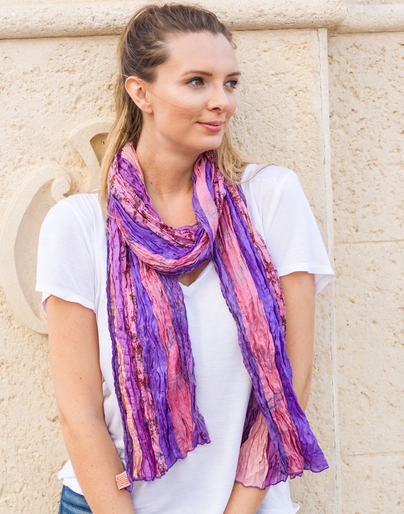 GreenSewn's tweet photo. Ethical fashion does not need to be bland and boring!

#Greensewn #Kimonos  #Sustainablefashion #Sustainablestyle #Upcycled  #Greengifts #Greengiftguide #Bohostyle #ecochic #ecofashion #slowfashion #ethicalfashion #fashion #Sustainability #Sustainableliving #Scarves #Planttrees https://t.co/egEkRJQcel