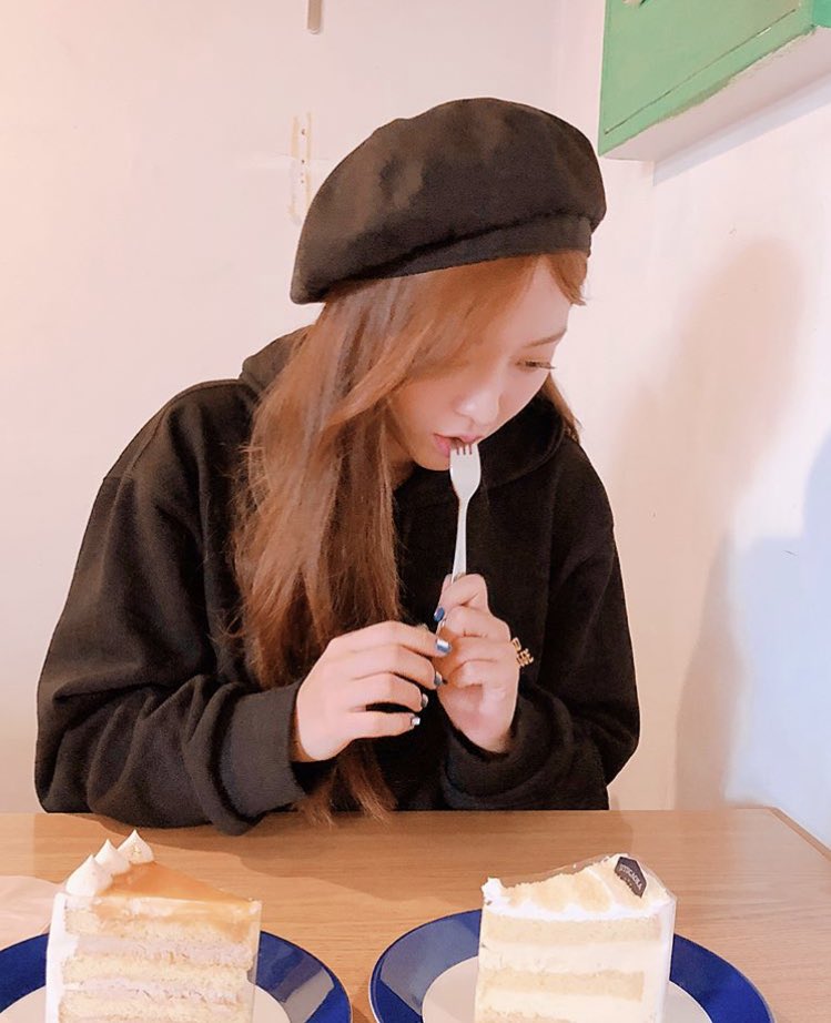 grlfriendchanmi's tweet photo. ↬ Hello ! We're a new account dedicated to posting pics of AOA's Kim Chanmi being girlfriend material ! https://t.co/xTkOQ4AUwO